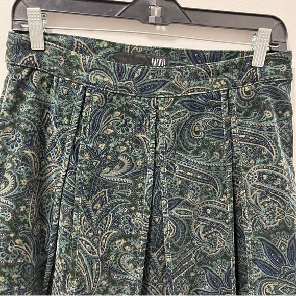 FOREST GREEN PAISLEY PRINT VELVET SKIRT - Picture 4 of 9